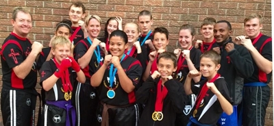 Skopboksers ryg medaljes in